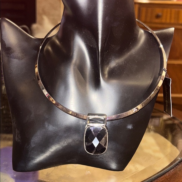 STUNNING Elegant Silver and Black Pendant Necklace - Picture 3 of 5